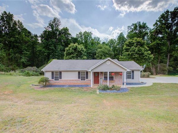 2968 Sky Lake Circle , Gainesville, GA 30506