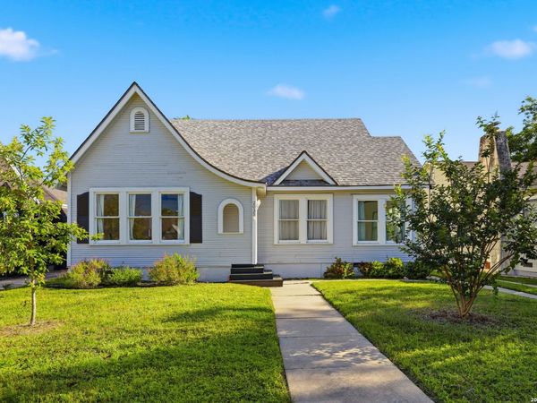 2035 W Summit, San Antonio, TX 78201