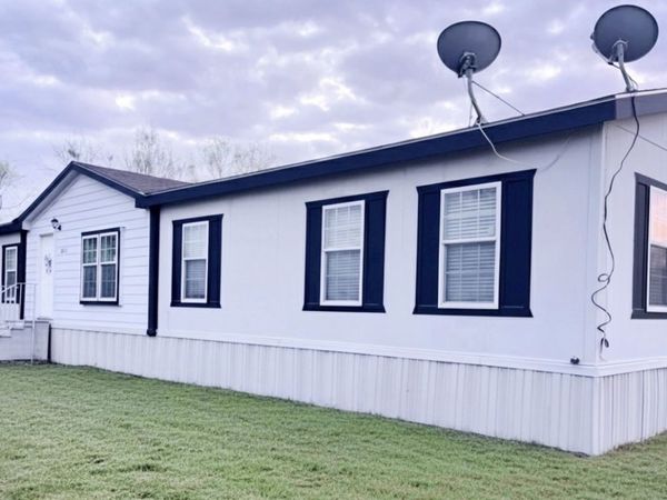 202 S 10TH ST, Christine, TX 78012