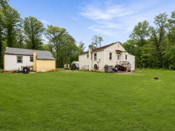 107 Oak Grove Rd, Raritan, NJ 08822