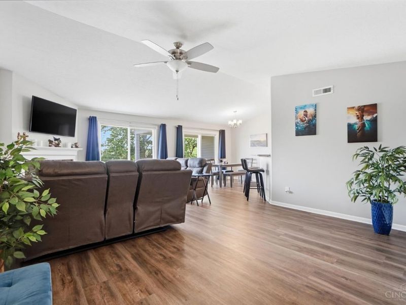 4421 North Shore Drive, Unit 302, Deerfield Twp., OH 45040 Photo 7