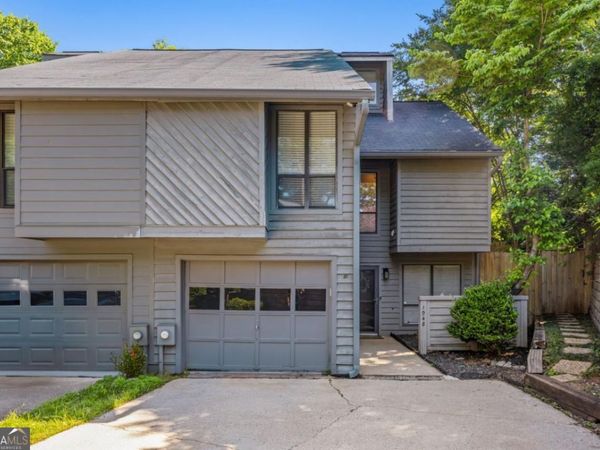 1048 Creatwood Circle SE, Smyrna, GA 30080