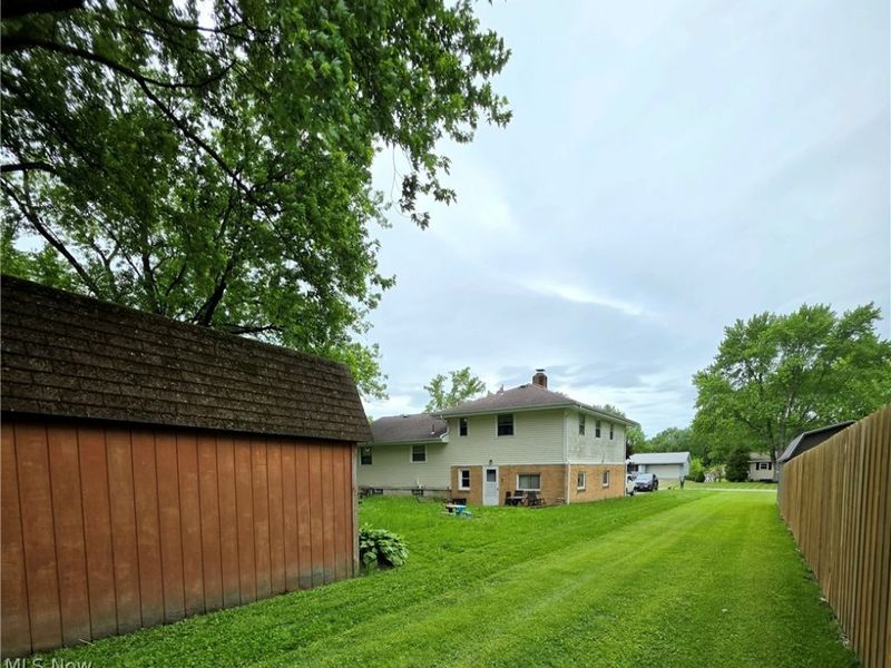 5926 Louise Avenue NW, Champion, OH 44483 Photo 3