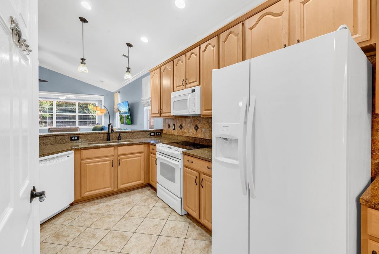 862 Laquinta Loop Photo 11