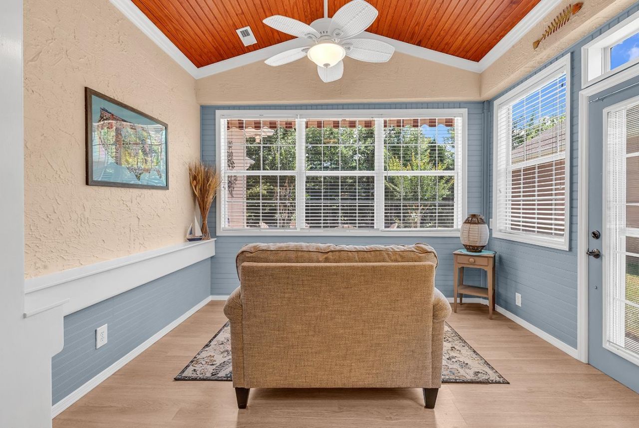 862 Laquinta Loop Photo 14