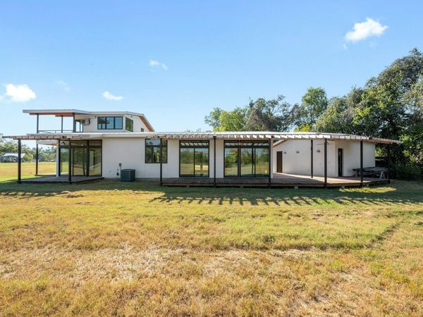 1802 Man O War DR, Del Valle, TX 78617