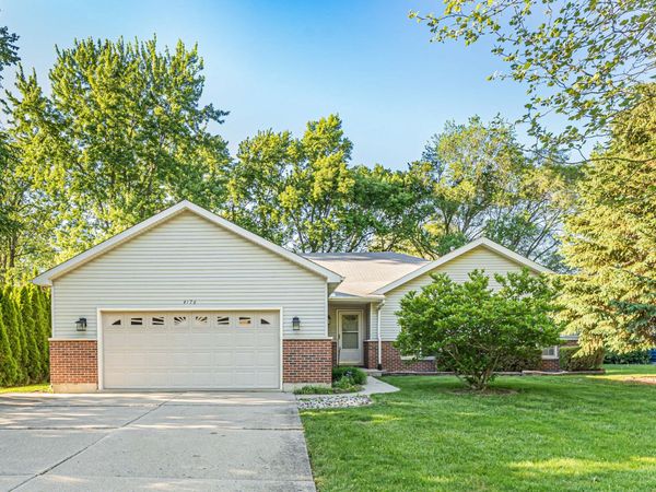 4176 Kenwood Avenue , Gurnee, IL 60031