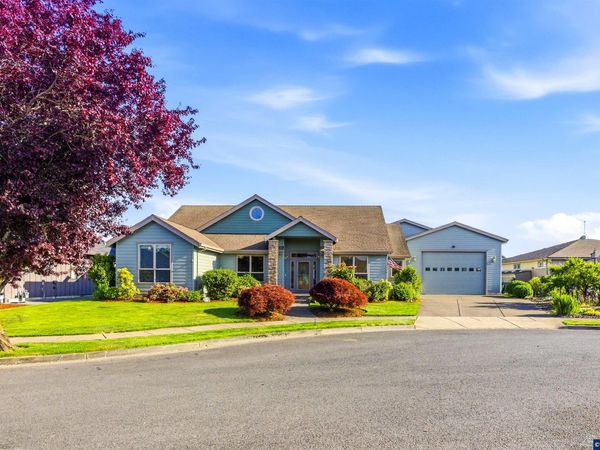 867 Corsair Dr, Independence, OR 97351