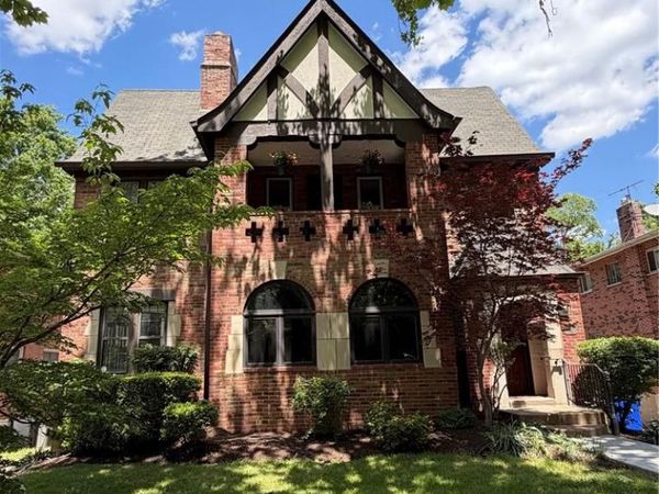 7261 Delmar Boulevard, University City, MO 63130