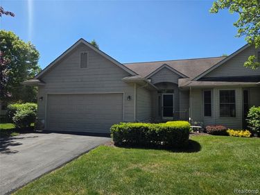 6102 Doveplum Drive, Brighton, MI 48116