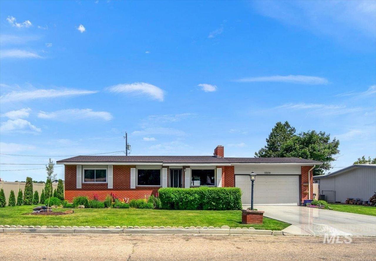 2209 Terrace Dr, Caldwell, ID 83605 Main Photo