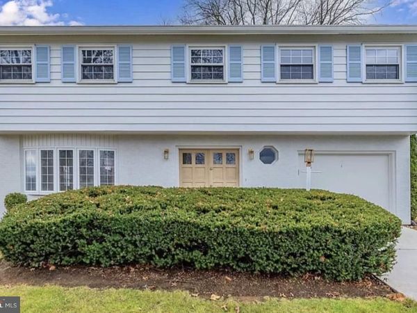 7 CENTER DRIVE, CAMP HILL, PA 17011