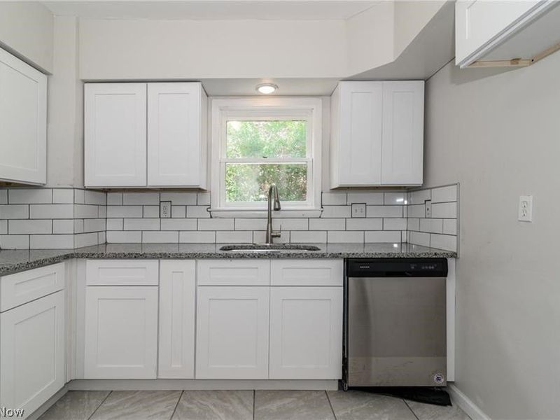 18119 Lake Shore Boulevard, Cleveland, OH 44119 Photo 22