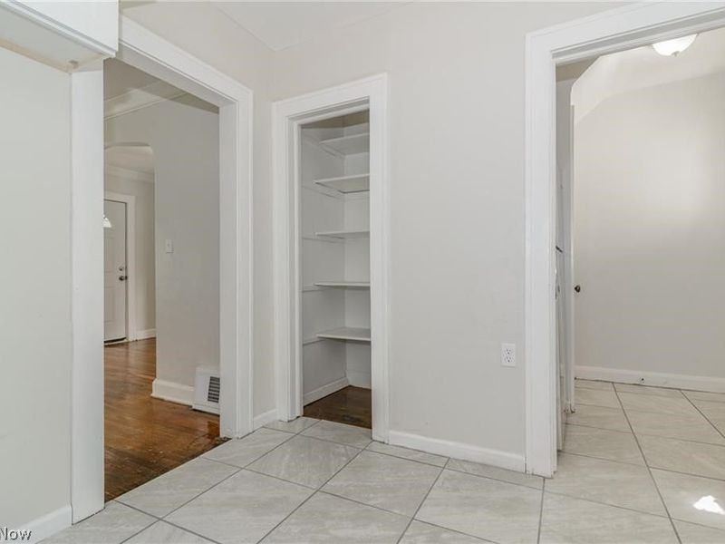 18119 Lake Shore Boulevard, Cleveland, OH 44119 Photo 25