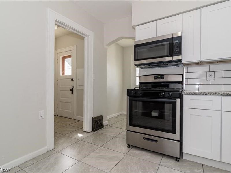 18119 Lake Shore Boulevard, Cleveland, OH 44119 Photo 26