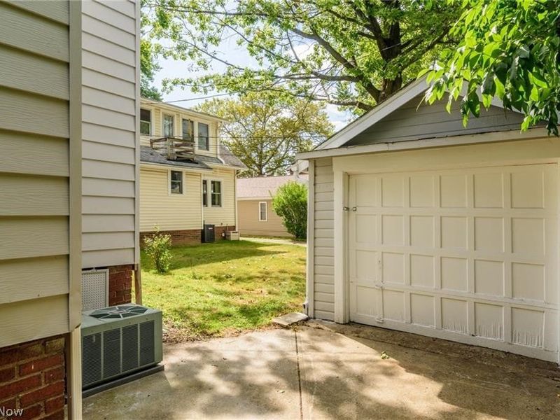 18119 Lake Shore Boulevard, Cleveland, OH 44119 Photo 4