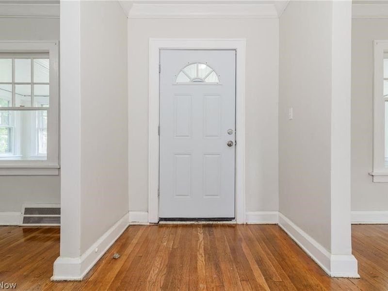18119 Lake Shore Boulevard, Cleveland, OH 44119 Photo 9