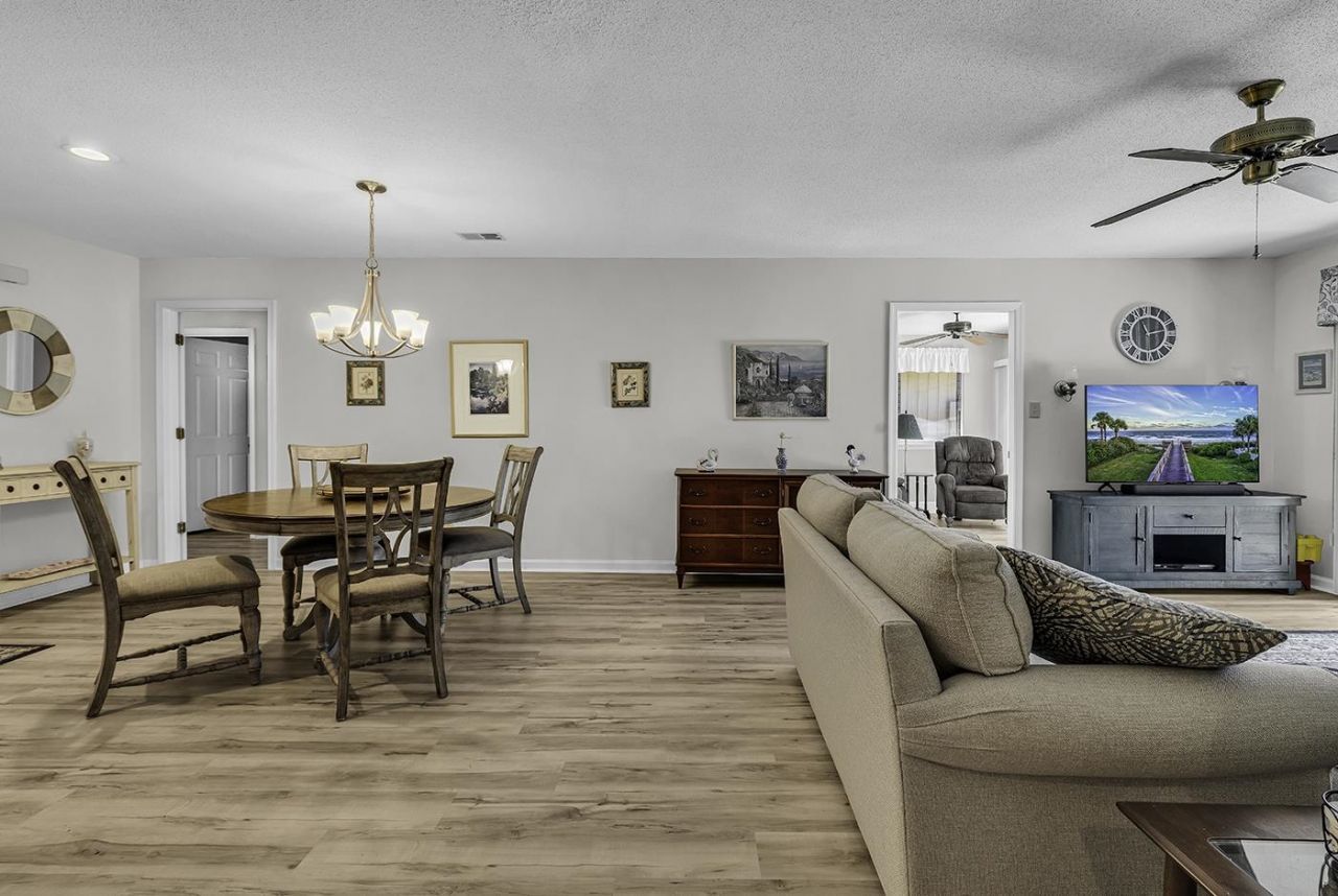 130 Berry Tree Ln.  Photo 11