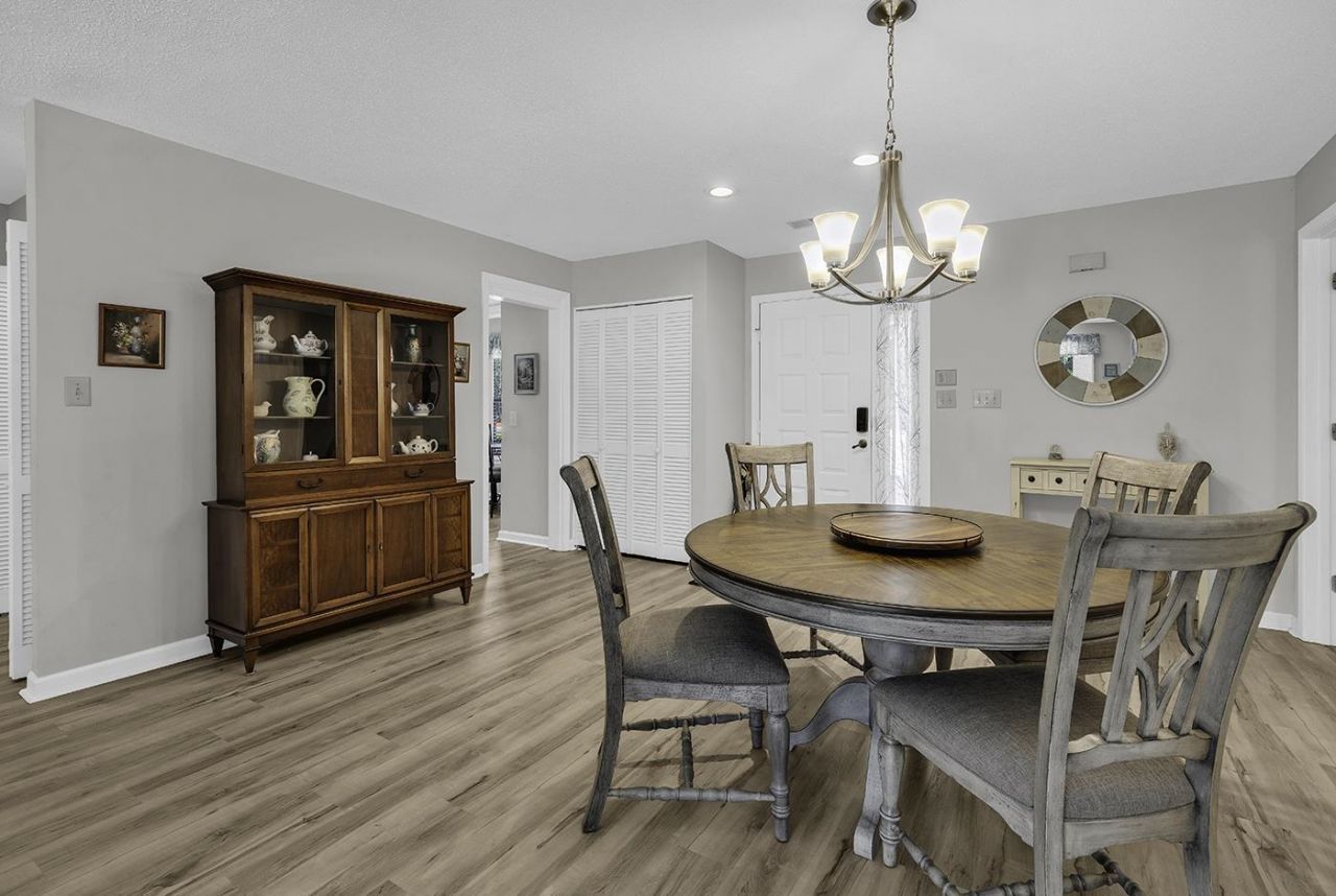 130 Berry Tree Ln.  Photo 6