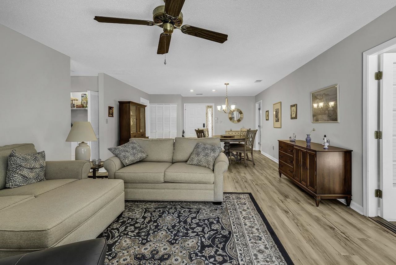 130 Berry Tree Ln.  Photo 9