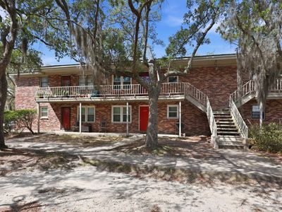 404 Saint Charles Court, Charleston, SC 29407