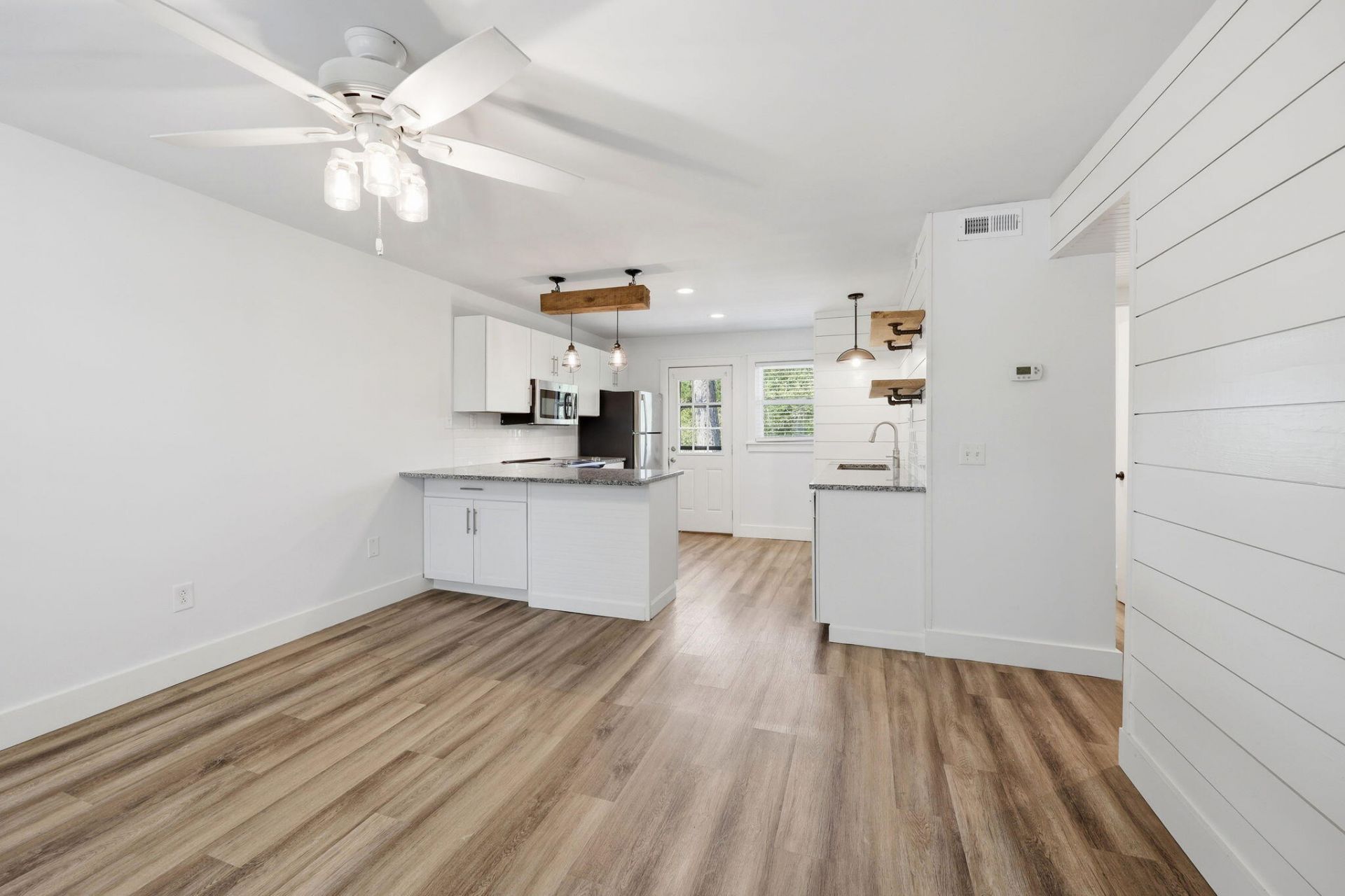 404 Saint Charles Court Photo 1