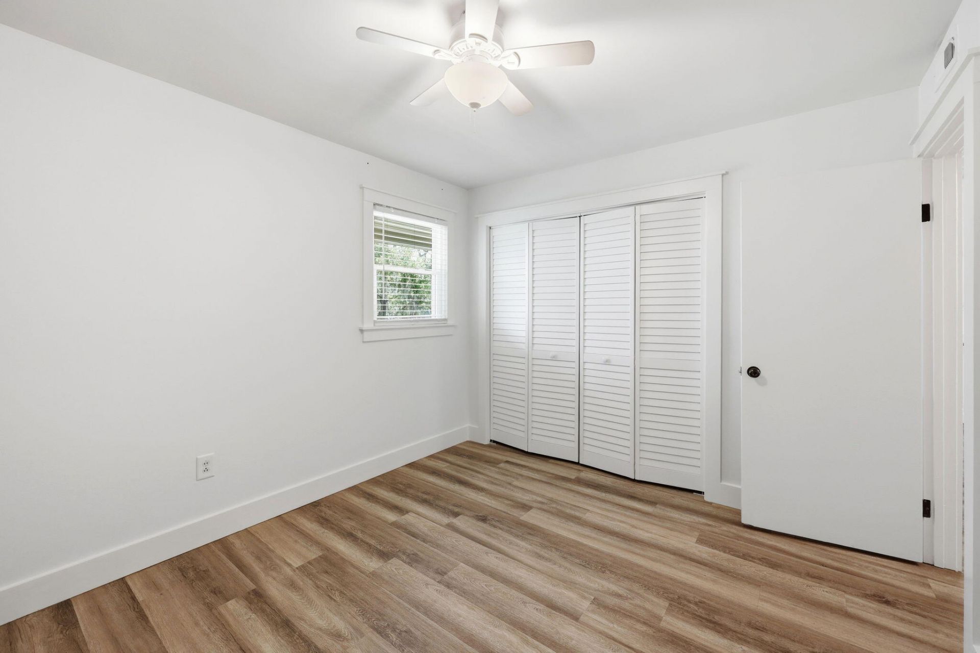 404 Saint Charles Court Photo 15