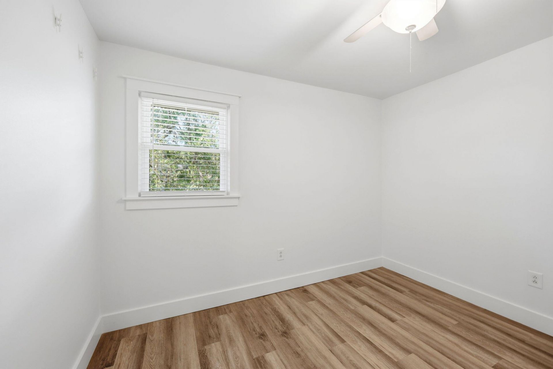 404 Saint Charles Court Photo 17