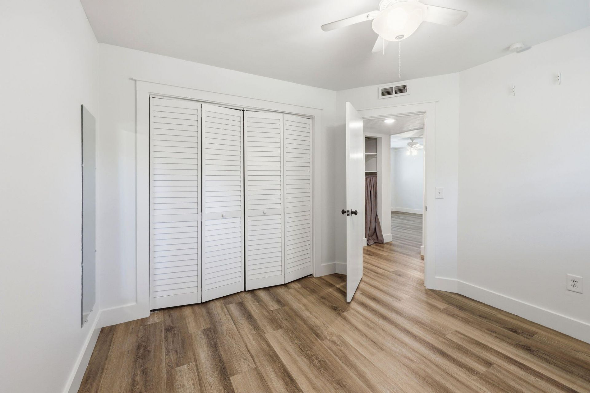 404 Saint Charles Court Photo 18