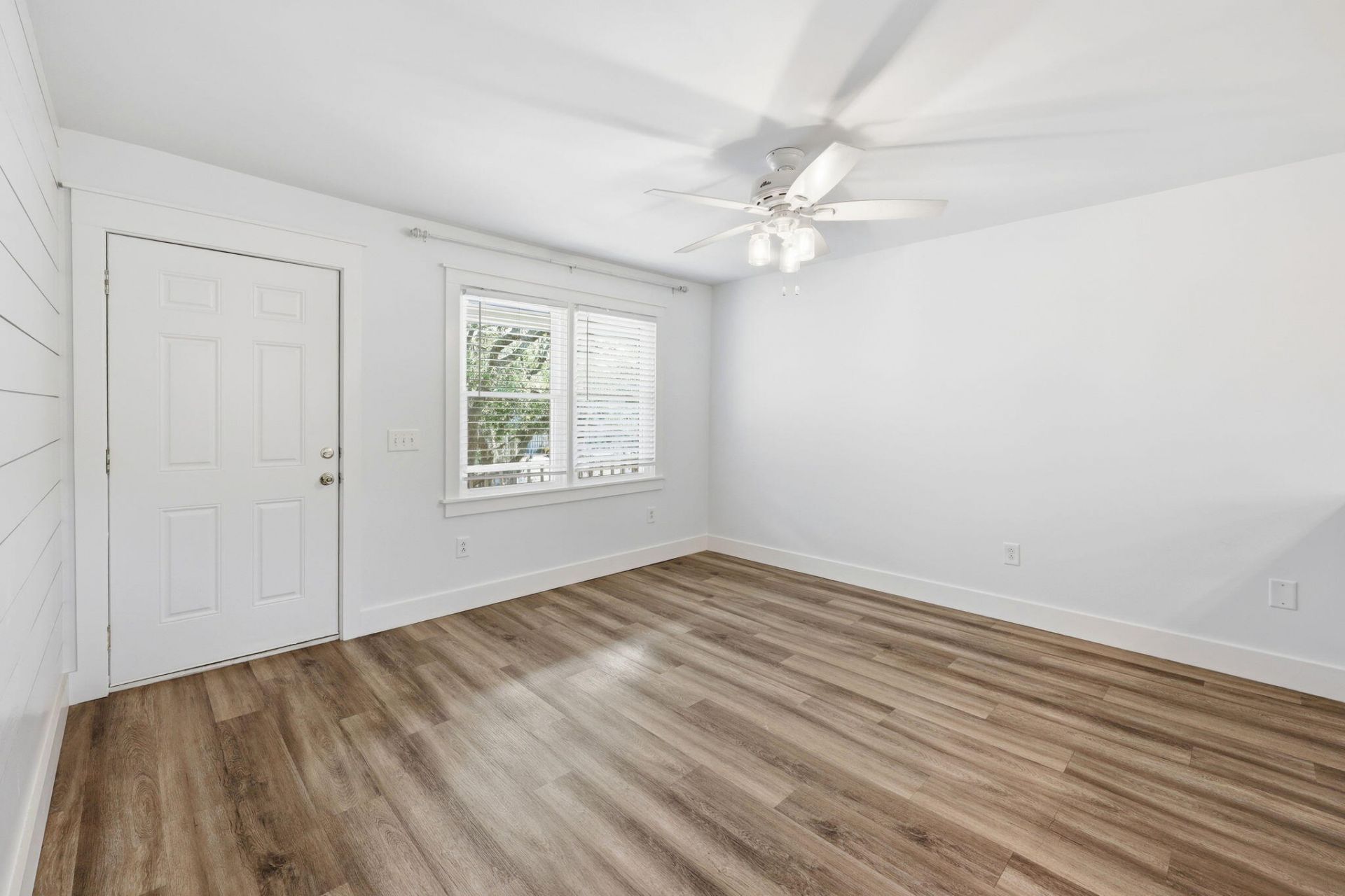 404 Saint Charles Court Photo 5