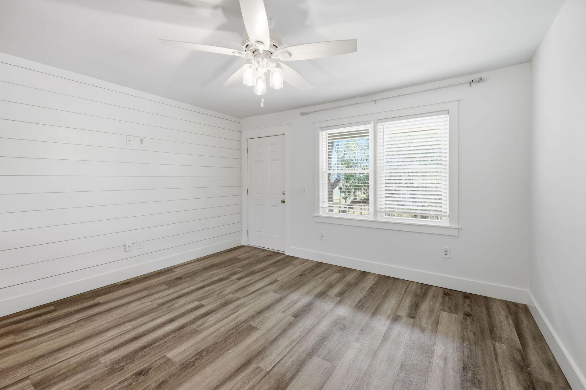 404 Saint Charles Court Photo 6