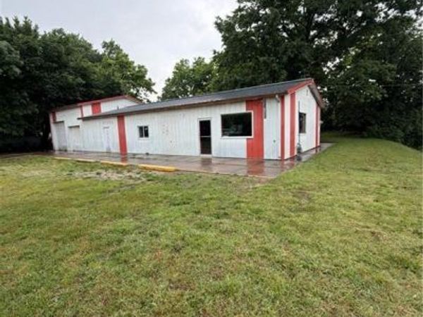 19 W 3rd Street, Chanute, KS 66720