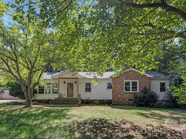 6213 Sharon Road, Charlotte, NC 28210