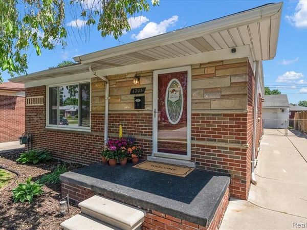 4205 Katherine Street , Dearborn Heights, MI 48125