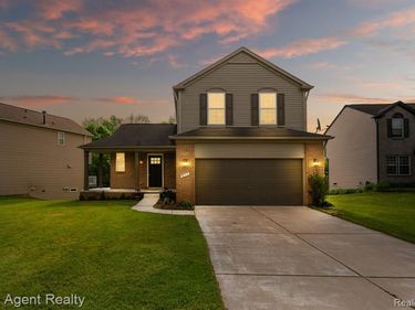 907 Deer Valley Road, Holly Twp, MI 48442