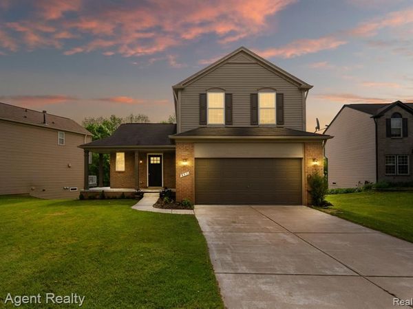 907 Deer Valley Road, Holly Twp, MI 48442