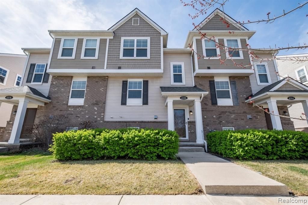 4580 Bradley Circle, Troy, MI 48085 Main Photo