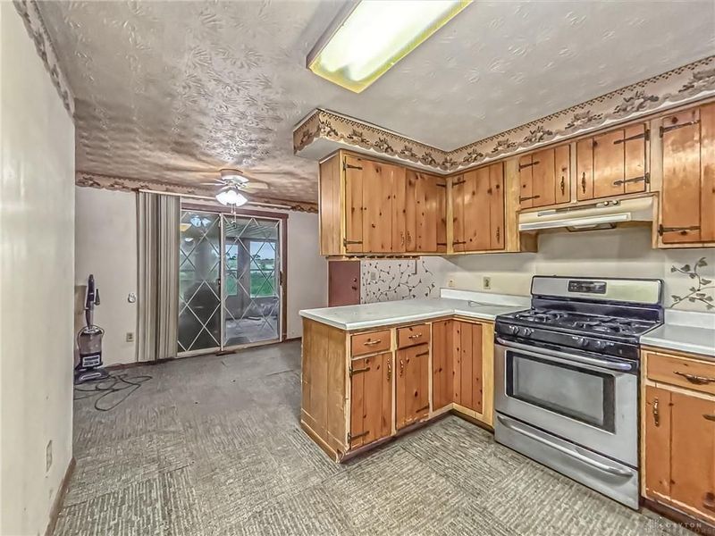 250 Sunnybrook Trail, Enon Vlg, OH 45323 Photo 10
