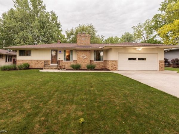 13239 Cherokee Trail , Middleburg Heights, OH 44130
