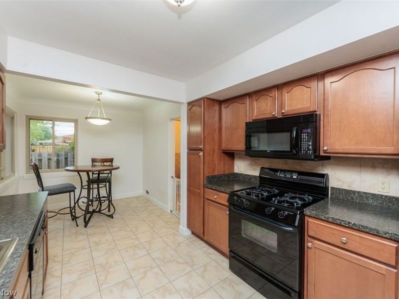13239 Cherokee Trail , Middleburg Heights, OH 44130 Photo 11