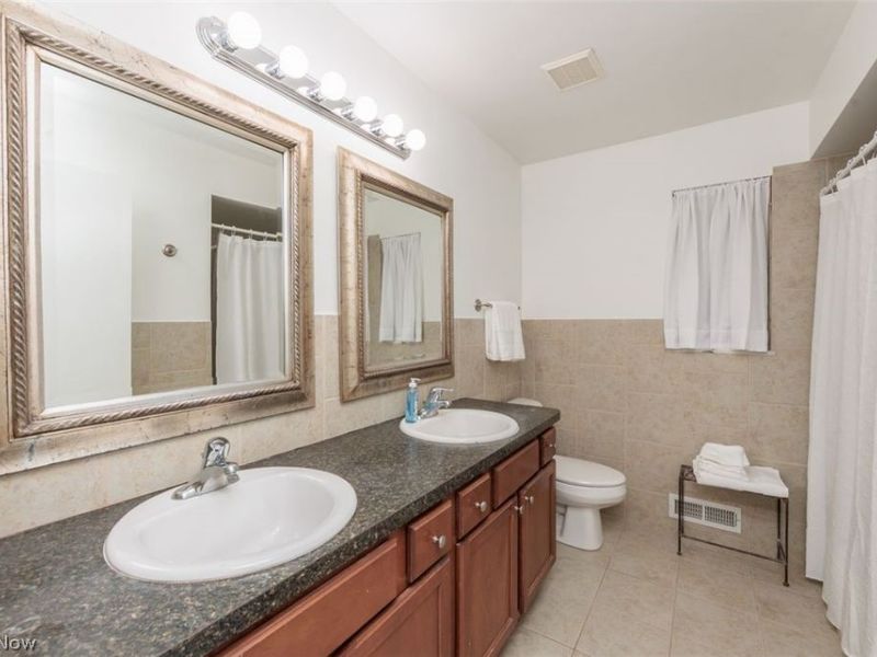 13239 Cherokee Trail , Middleburg Heights, OH 44130 Photo 18