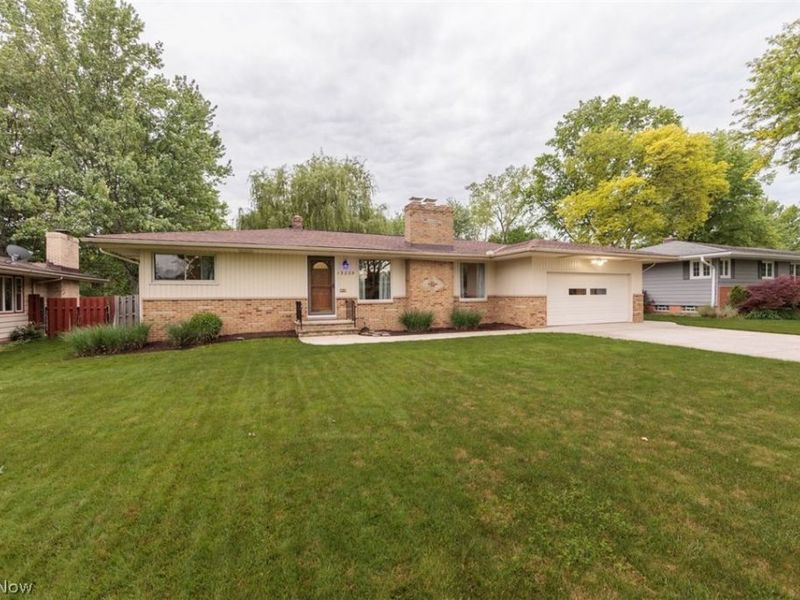 13239 Cherokee Trail , Middleburg Heights, OH 44130 Photo 2