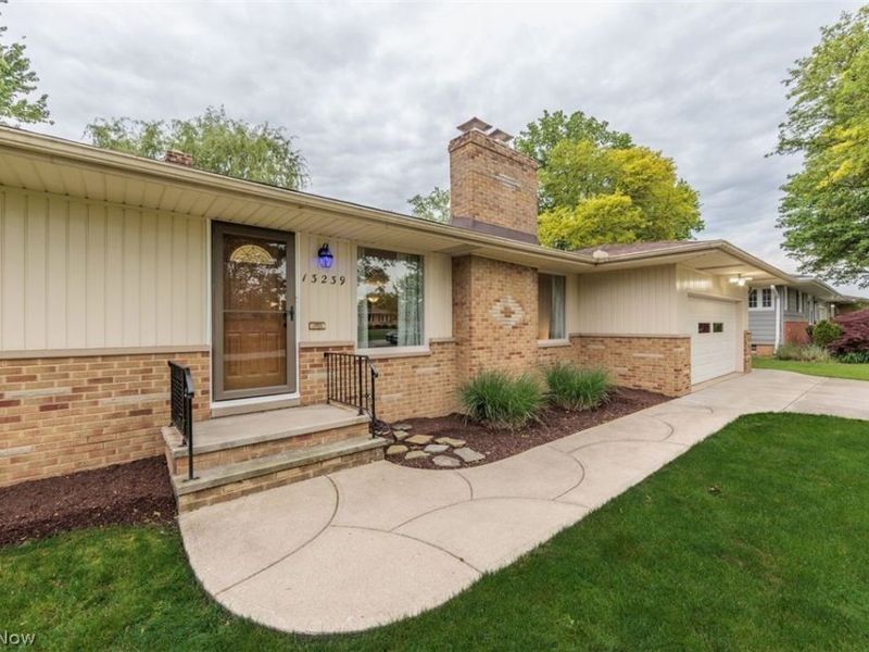 13239 Cherokee Trail , Middleburg Heights, OH 44130 Photo 3