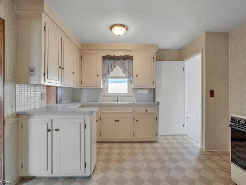13708 Woodward Boulevard, Garfield Heights, OH 44125 Photo 20