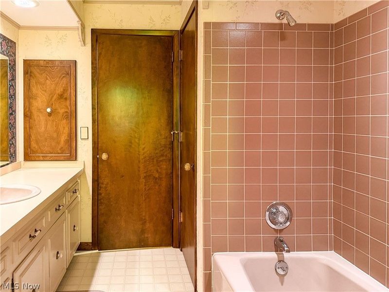 3516 Meadowbrook Drive , Lorain, OH 44053 Photo 27