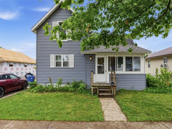 724 N Sycamore Street , Monticello, IA 52310