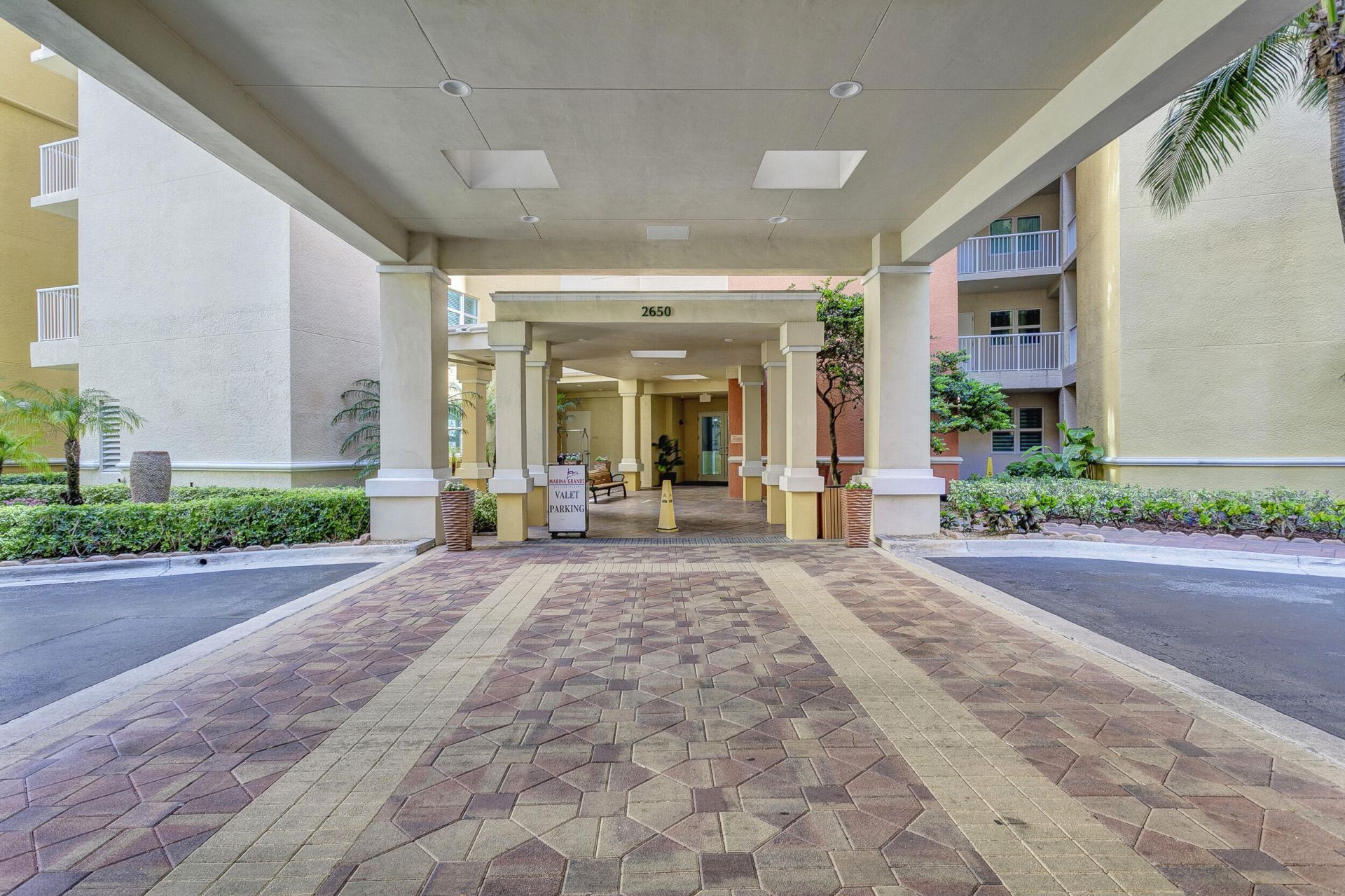 2640 Lake Shore Drive, Unit 1716, Riviera Beach, FL 33404 Photo