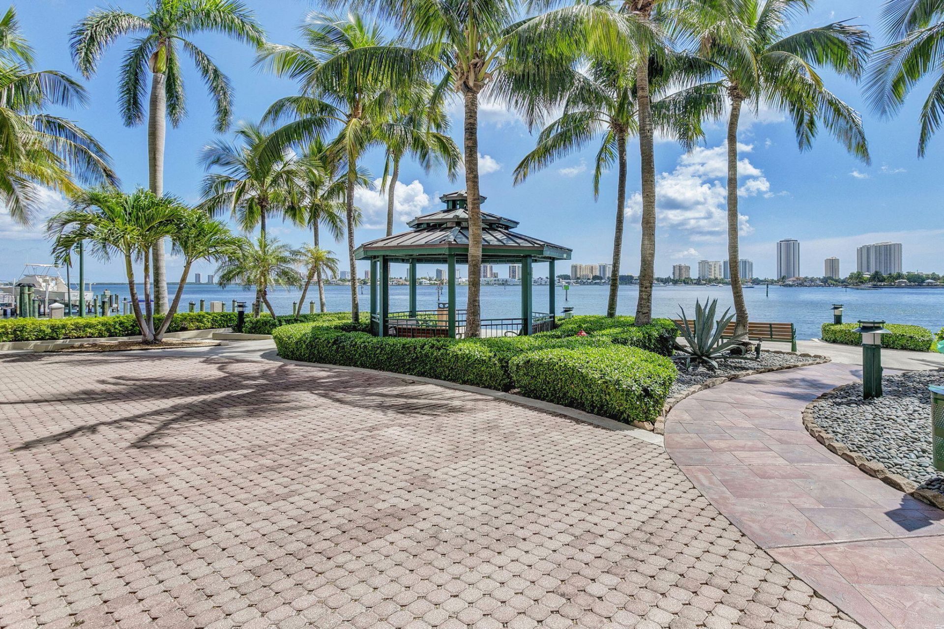 2640 Lake Shore Drive, Unit 1716, Riviera Beach, FL 33404 Photo