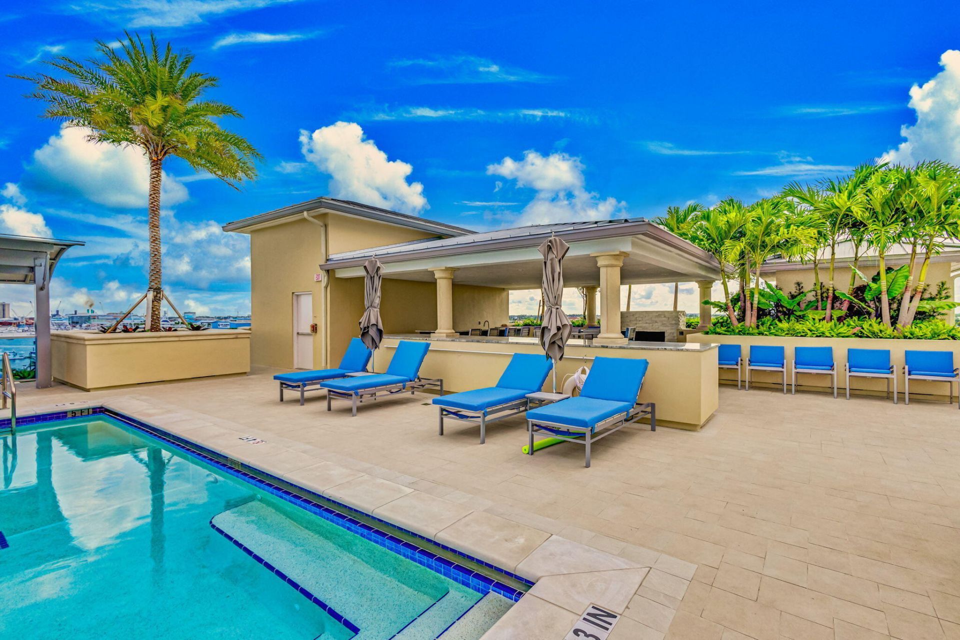 2640 Lake Shore Drive, Unit 1716, Riviera Beach, FL 33404 Photo