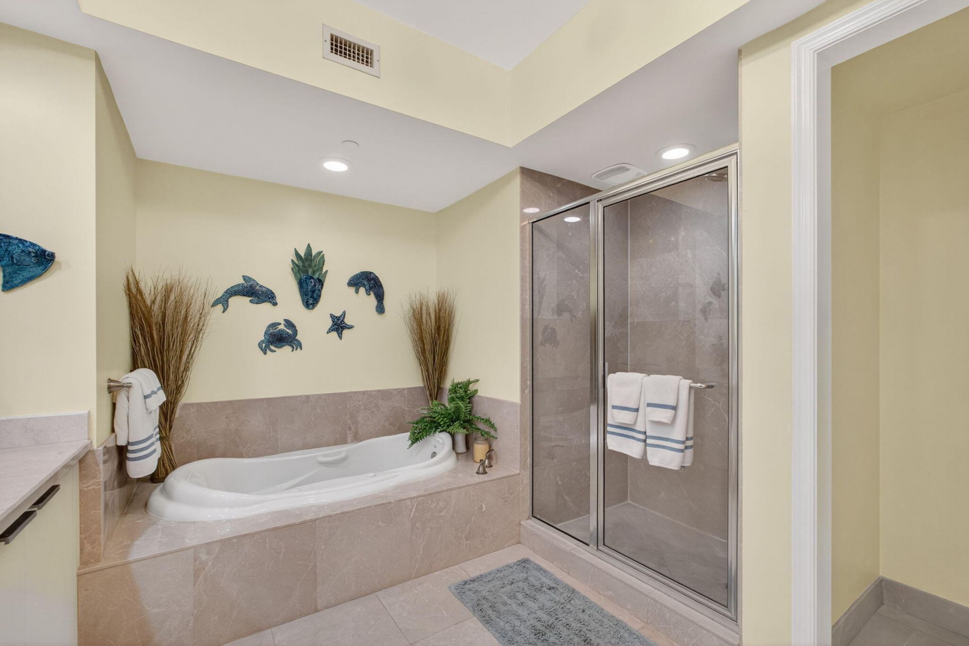 2640 Lake Shore Drive, Unit 1716, Riviera Beach, FL 33404 Photo